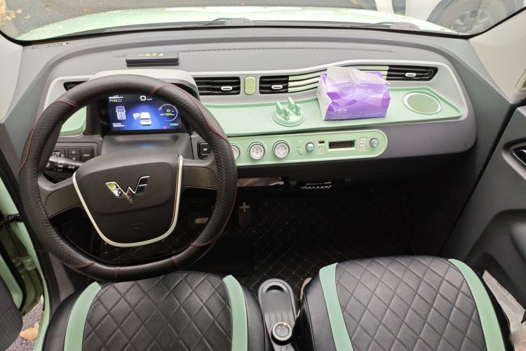 Used Wuling Hongguang MINIEV 2022 Macaron Premium Model – Lithium Iron Phosphate Center Console