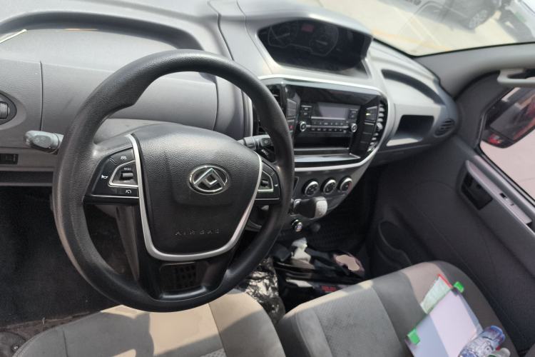 Used SAIC MAXUS Xintu V80 2021 2.0T Manual Classic City Delivery King Long Wheelbase Mid-Roof 3 Seats
