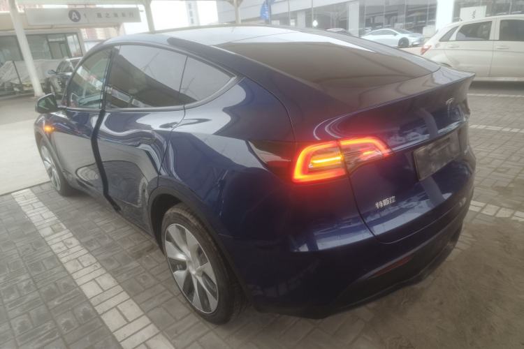 Used Tesla Model Y 2021 Long-Range All-Wheel-Drive Version 3D7
