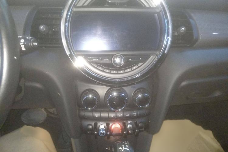 Used MINI MINI 2016 1.5T COOPER Pioneer Edition Five-Door Model