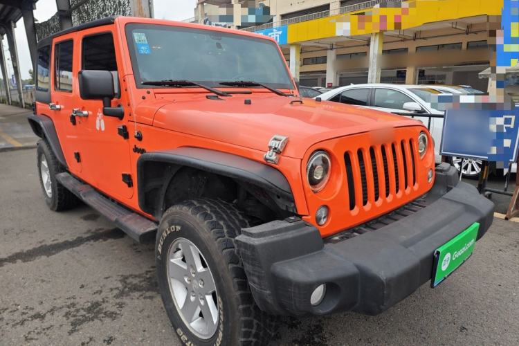 Used Jeep Wrangler 2014 2.8TD Sahara Four-Door Edition Front Right 45 Deg