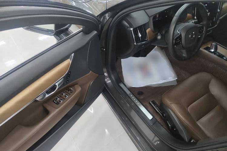 Used Volvo S90 2024 B5 Zhiyi Luxury Edition
