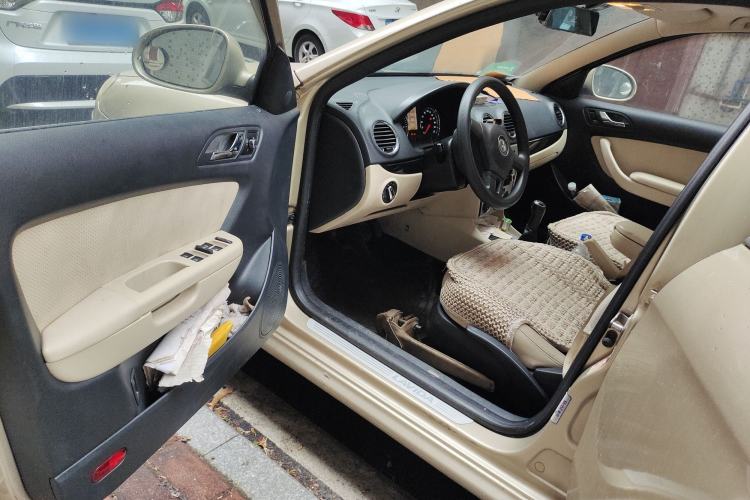 Used Volkswagen Lavida 2011 1.6L Manual - Premium Edition Driver Seat