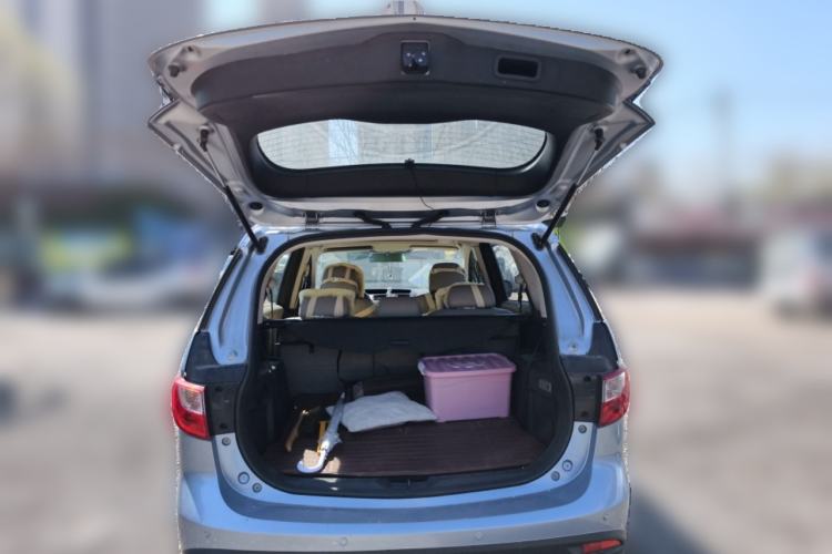 Used Mazda 5 2011 2.0L Automatic Comfort Edition Trunk