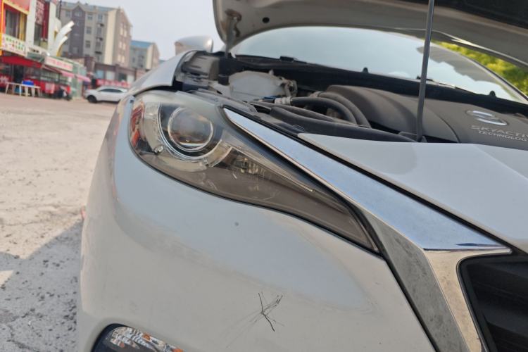 Used Mazda CX-4 2018 2.0L Automatic Two-Wheel Drive Blue Sky Dynamic Version China VI Standard Right Front Headlight