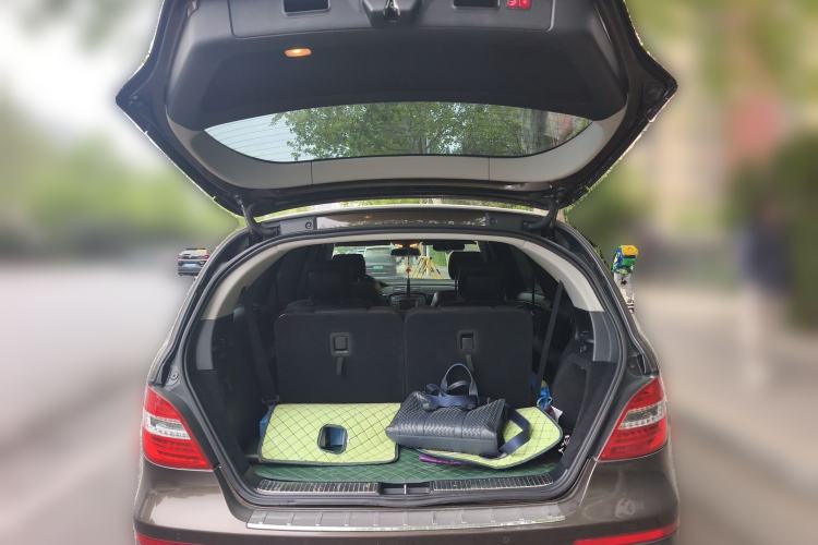 Used Mercedes-Benz R-Class 2011 R 350 L 4MATIC Trunk