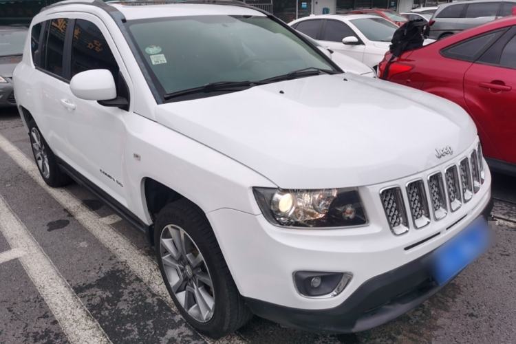 Used Jeep Compass 2015 2.0L Two-Wheel Drive Luxury Edition