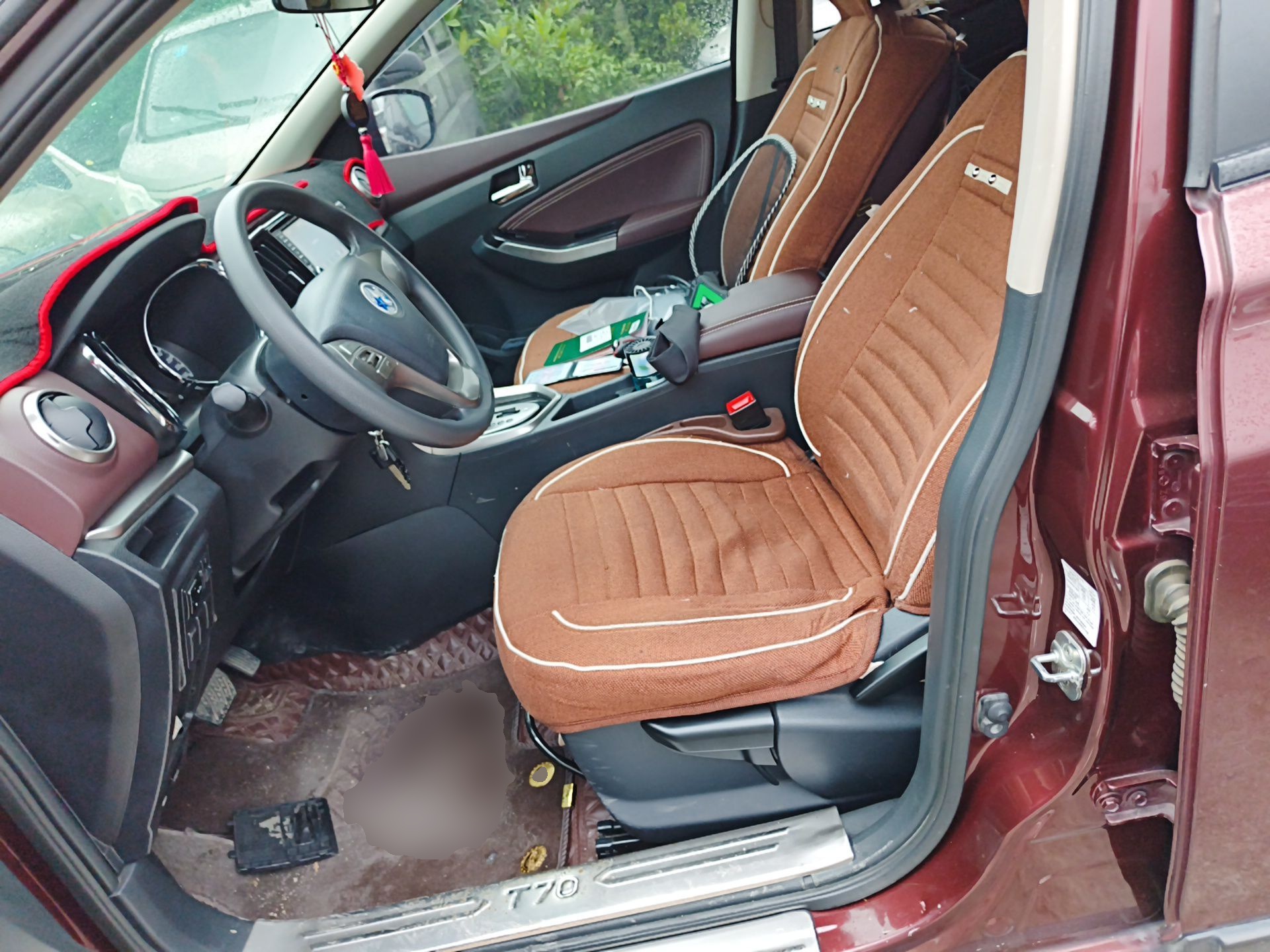 المقاعد الأمامية داخل السيارة