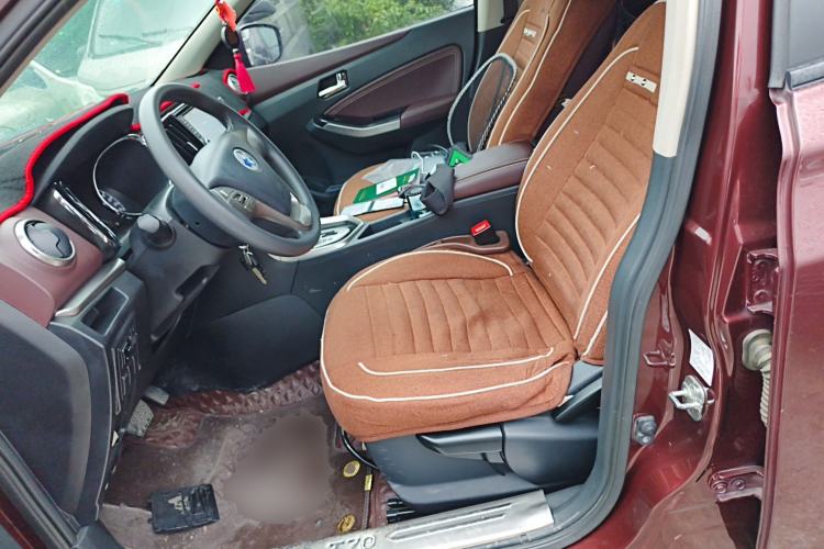 Used Venucia T70X 2016 2.0L CVT SmartFun Sport Edition
