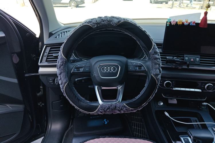Used Audi Q5L 2022 40T Fashionable and Dynamic Model Steering Wheel