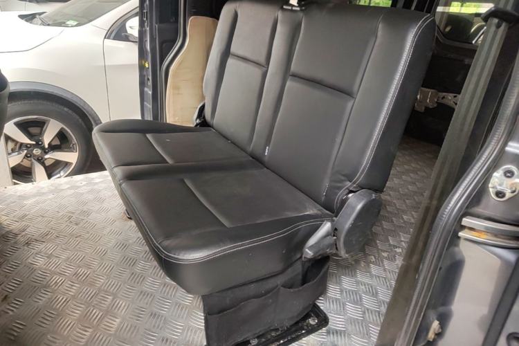 Used Jinbei Gold Hiace 2021 1.5L Passenger Van Travel Lion 6-Seater