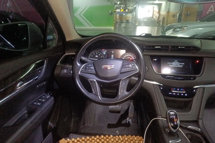 Used Cadillac XT5 2018 25T Luxury Model Steering Wheel