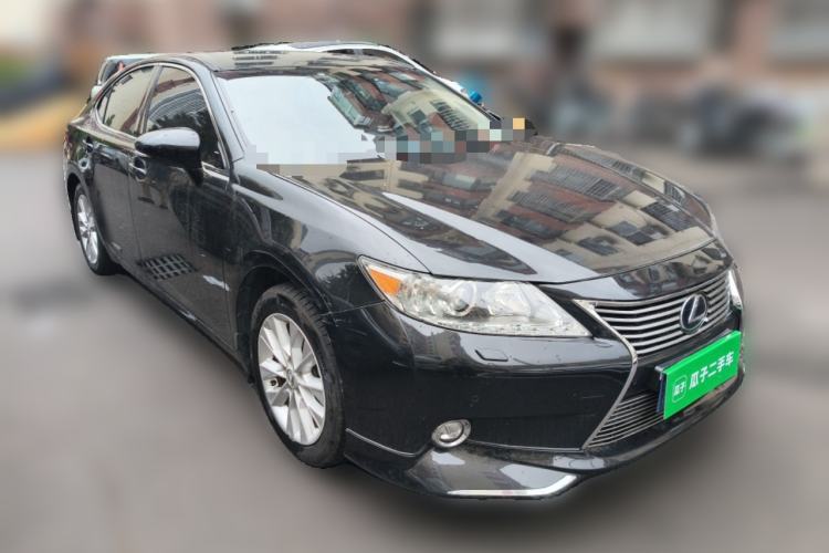 Used Lexus ES 2014 300h Elite Edition Front Right 45 Deg