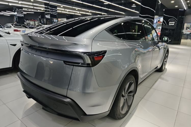 Used Tesla Model Y 2025 Rear-Wheel-Drive Version
