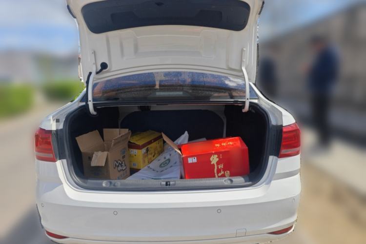 Used Volkswagen Lavida 2017 1.6L Automatic Fashion Edition Trunk