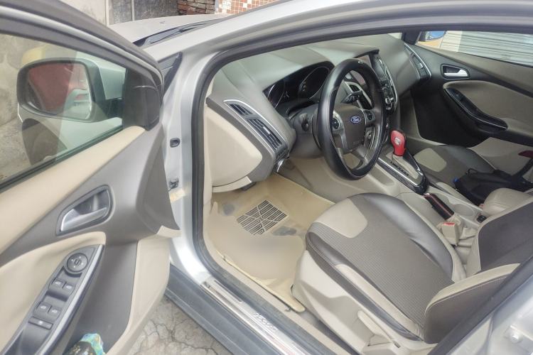 Used Ford Focus 2012 Sedan 1.6L Automatic Fashion Edition Driver Seat