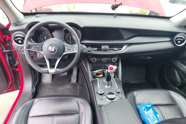 Used Alfa Romeo Stelvio 2017 2.0T 200HP Elite Edition Center Console