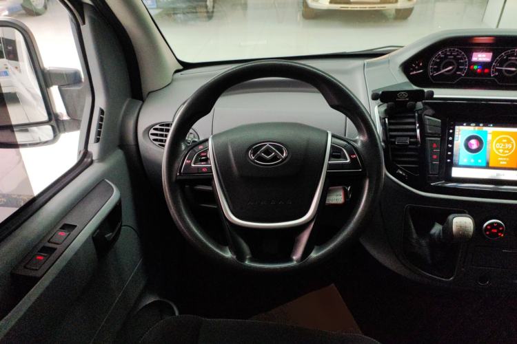 Used SAIC MAXUS Xintu V80 2021 2.0T Manual Classic Aoyuntong Short Wheelbase Mid-Roof 5/6-Seater Steering Wheel