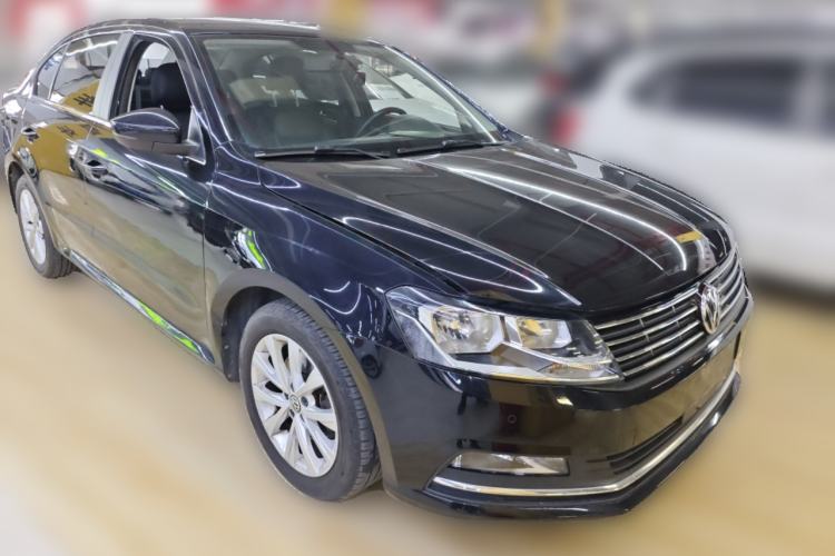 Used Volkswagen Lavida 2017 230TSI DSG Comfort Edition Front Right 45 Deg