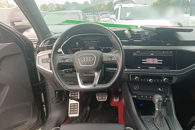 Used Audi Q3 2024 35 TFSI Fashion Dynamic Edition Steering Wheel