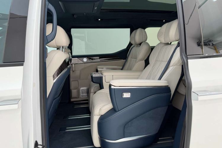 Used Zeekr 009 2022 WE Edition Interior 4