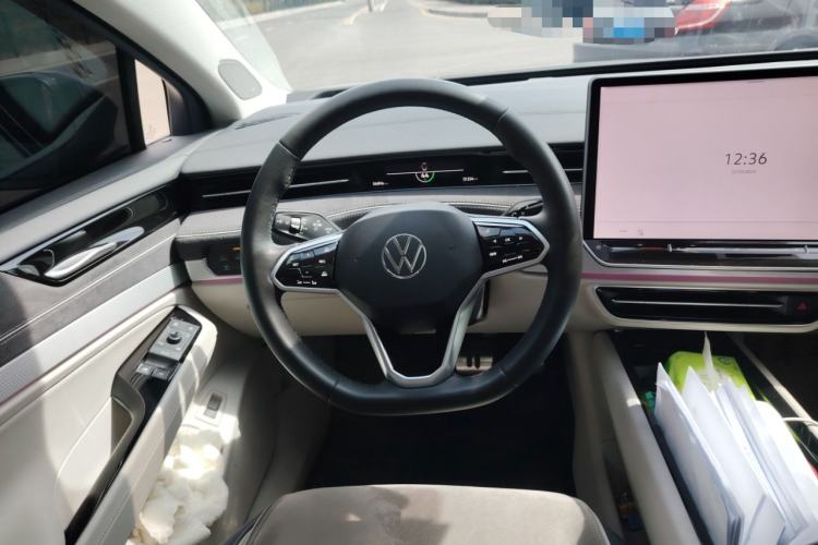 Used Volkswagen ID.7 VIZZION 2024 First Edition Steering Wheel