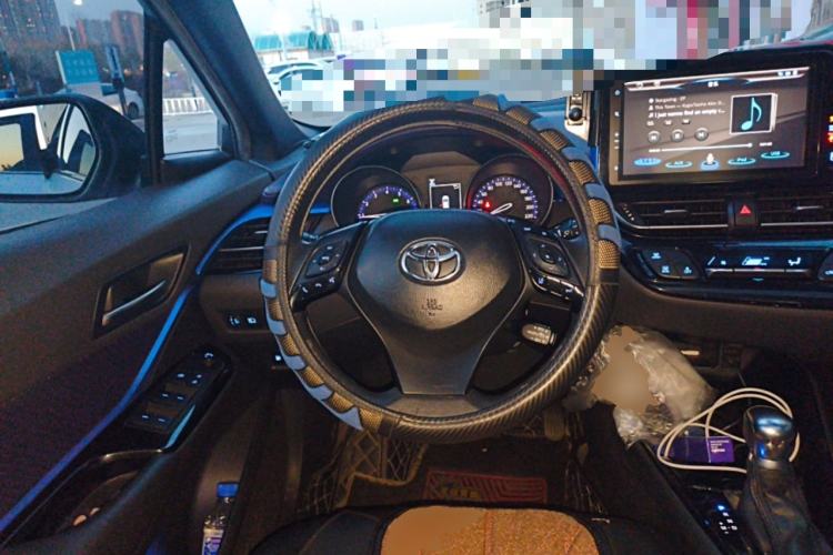 Used Toyota C-HR 2018 2.0L Leading with Sunroof China VI Standard Steering Wheel