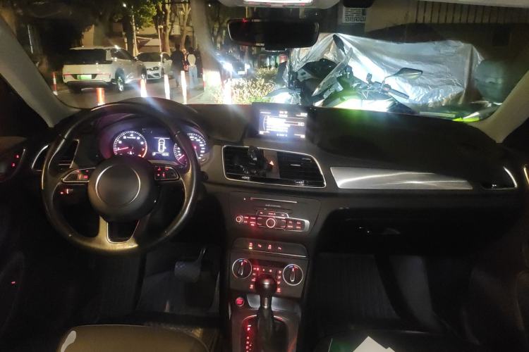 Used Audi Q3 2017 30 TFSI Fashion Model Center Console