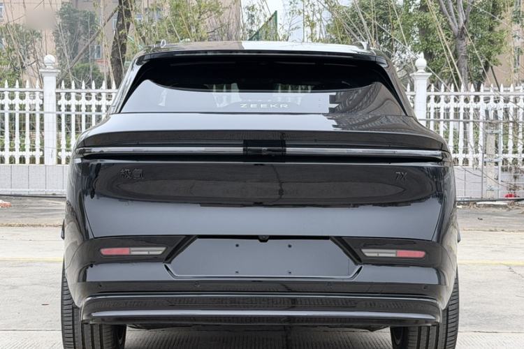 Used Zeekr 7X 2025 100 kWh Long-Range Rear-Wheel Drive with Intelligent Driving Features