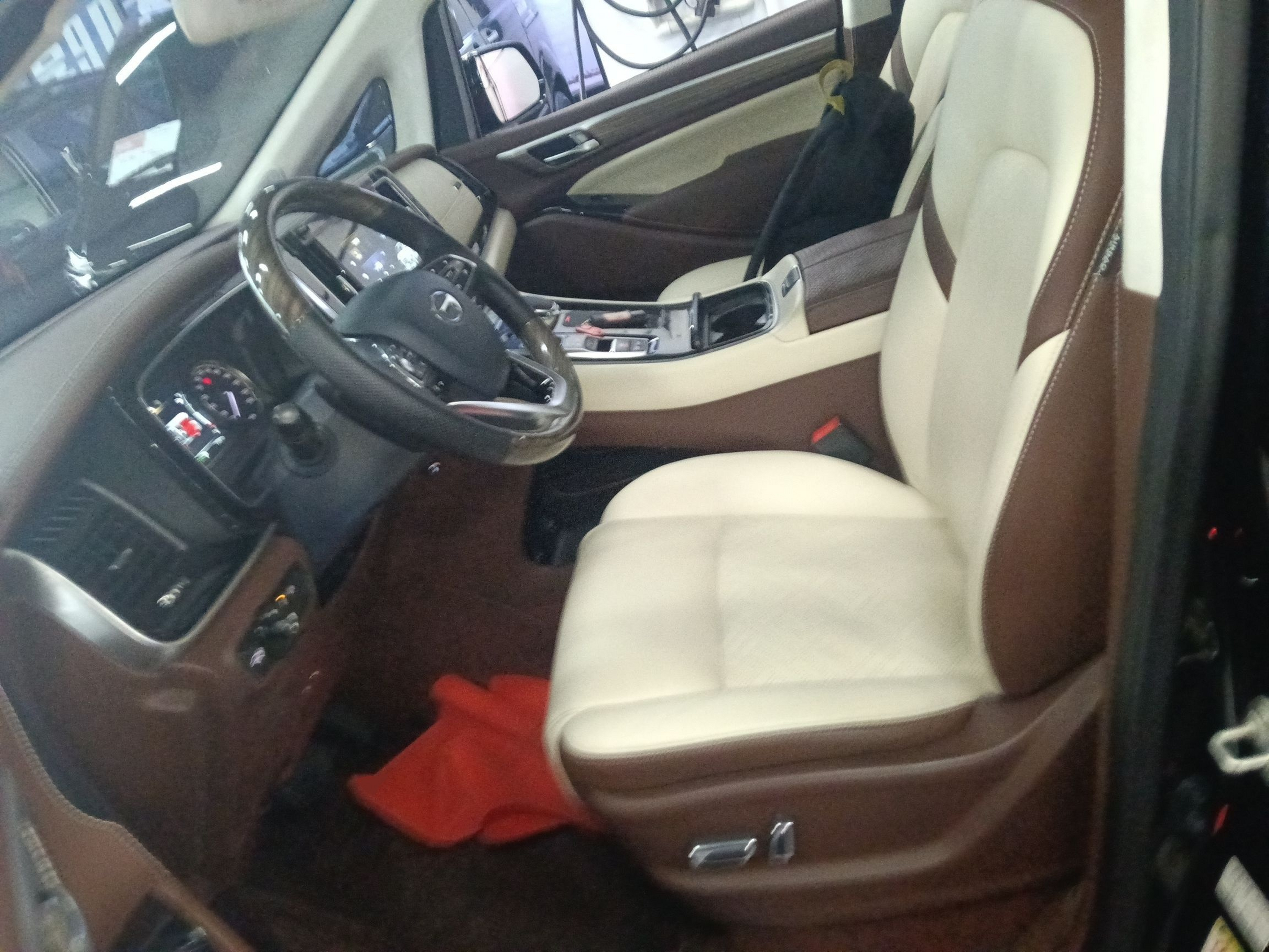 Переднее сиденье в автомобиле