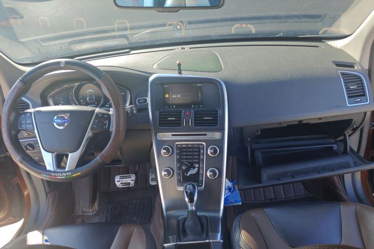 Used Volvo XC60 2015 T5 AWD Smart Drive Edition Center Console