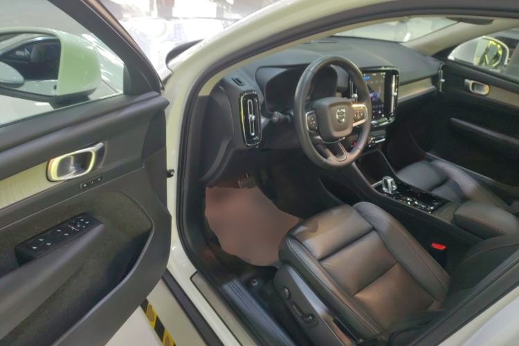 Used Volvo XC40 2024 B4 4x4 Smart Luxury Edition
