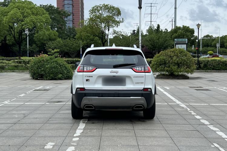 Used Jeep Cherokee 2019 2.0T Two-Wheel Drive Smart Enjoyment Version China V