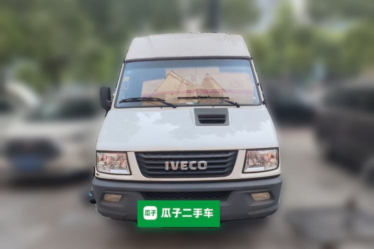 Used Iveco Daily 2017 2.5T A35 Passenger Van 5-7 Seats Model 47Z5 Front