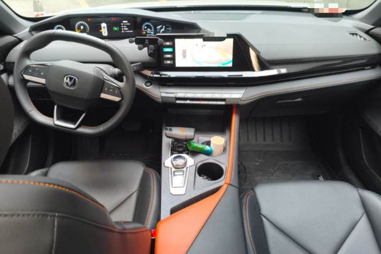 Used Changan UNI-V iDD 2023 ZhiDian iDD 1.5T 113km Smart & Fun Version
