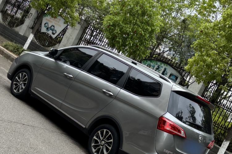 Used Baojun 730 2017 1.5T Manual Fashion Version 7 Seats China V Emission Standard

