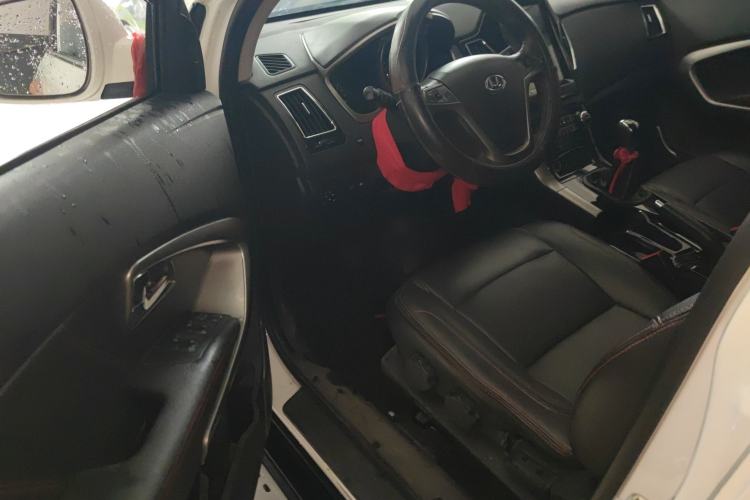 Used Huatai Santa Fe 2016 1.5T Gasoline Manual Two-Wheel Drive Elite Model
