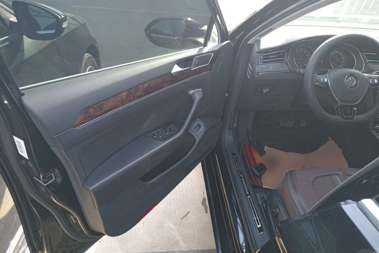 Used Volkswagen Magotan 2017 330TSI DSG Luxury Model
