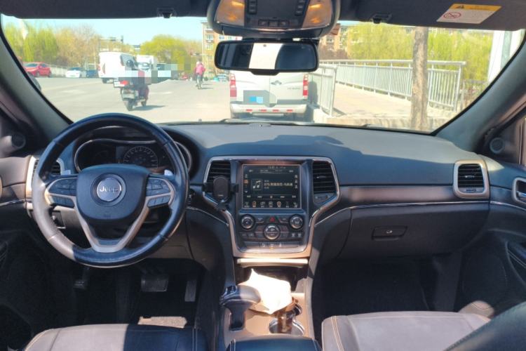 Used Jeep Grand Cherokee 2014 3.0TD Diesel Comfort Navigation Version Center Console