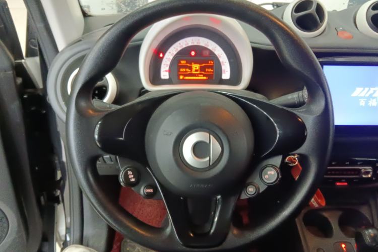 Used smart fortwo 2015 1.0L 52 kW hardtop Dynamic version