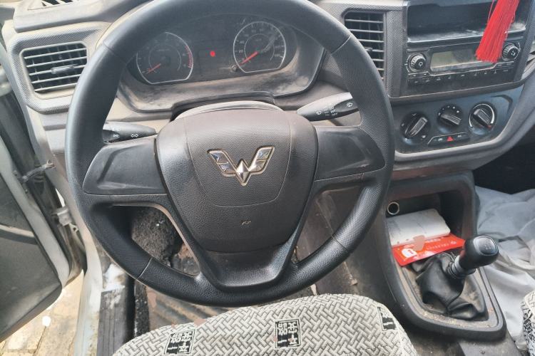 Used Wuling Hongguang V 2019 1.5L Jingqu Edition Sealed-Window Vehicle China VI LAR
