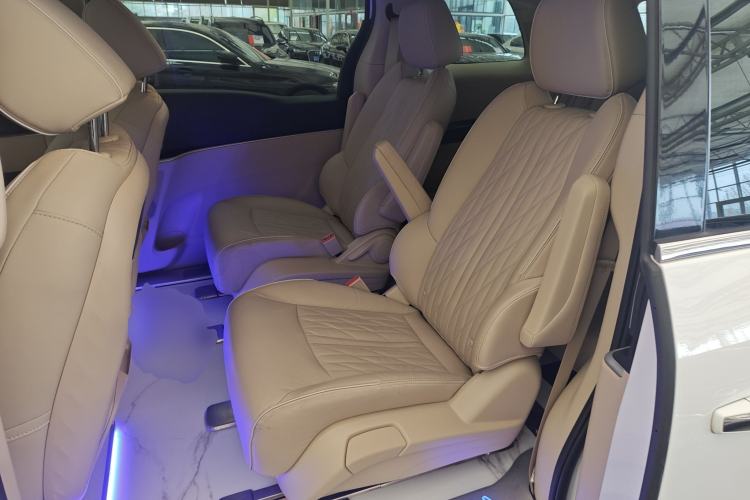 Used Buick GL8 2023 Facelifted Land Cruiser Executive Luxury Version