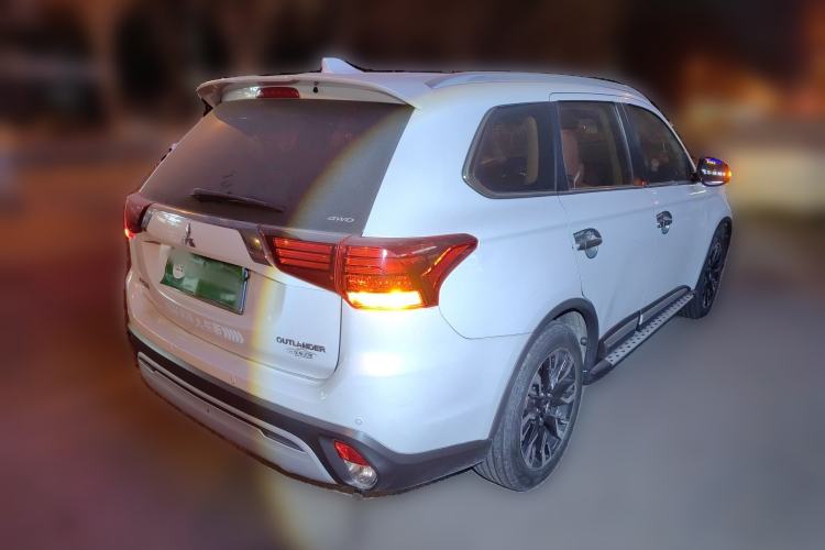 Used Mitsubishi Outlander 2019 2.4L 4x4 Zhi Xiang Edition 7 Seats China V Emission Standard