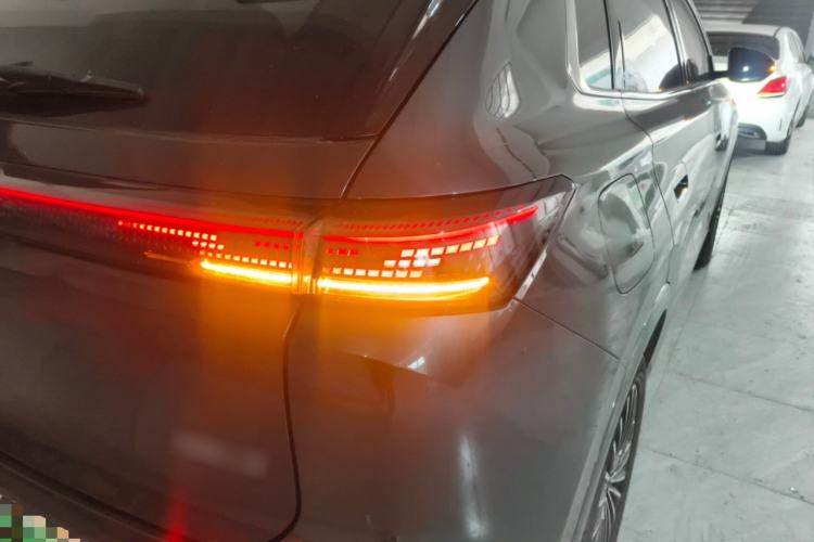 Used Dongfeng Aeolus L8 2025 Model 185KM Dream Edition Right Rear Taillight