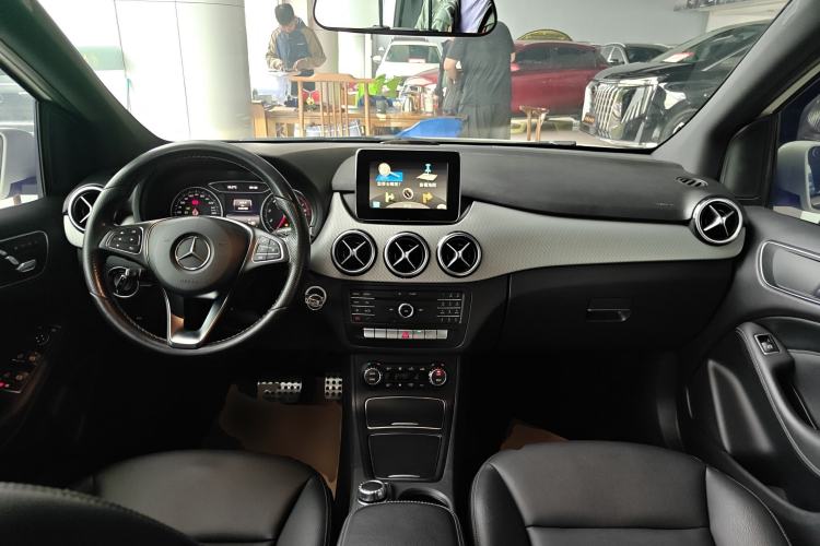 Used Mercedes-Benz B-Class 2015 B 200 Fashion Model Center Console