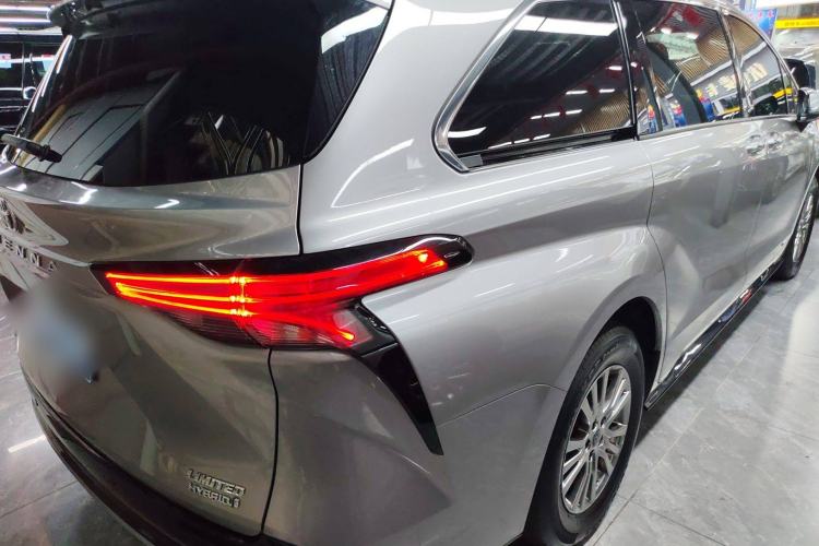 Used Toyota Sienna 2021 2.5L Hybrid Premium Edition