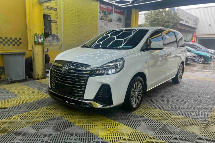 Used Buick GL8 2023 Facelifted Land Cruiser Executive Luxury Version