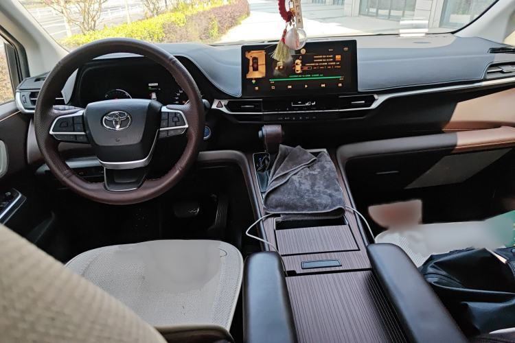 Used Toyota SIENNA 2021 2.5L Hybrid Comfort Edition Interior 2