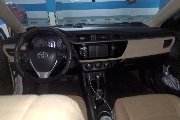 Used Toyota Levin 2015 1.8GS CVT Orange Limited Edition Center Console