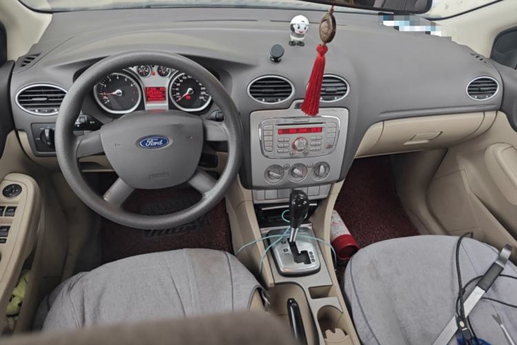 Used Ford Focus 2012 Hatchback Classic 1.8L Automatic Fashion Edition Center Console